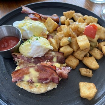 Eva Boston - Eggs benedict (bacon) - New American Near Me - Boston, Massachusetts