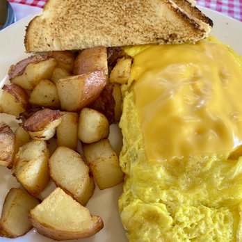 The Little Pie Shop & Cafe - Western omelette- 3 eggs, ham, cheese and green peppers - Cafes Near Me - Ashtabula, Ohio