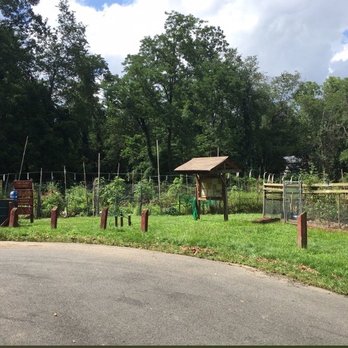 Broyhill Crest Park - Garden plots - Parks Near Me - Annandale, Virginia
