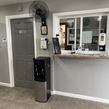 The G Spot - Water cooler and cashier's window at the cozy waiting area - Auto Repair Near Me - Texas City, Texas The G Spot - Water cooler and cashier's window at the cozy waiting area - Auto Repair Near Me - Texas City, Texas