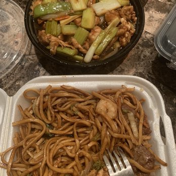 Rice & Rolls - LM5. Lo Mein Combination C5. Garlic Chicken - Chinese Near Me - Stafford, Texas Rice & Rolls - LM5. Lo Mein Combination C5. Garlic Chicken - Chinese Near Me - Stafford, Texas