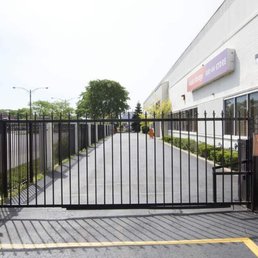 Exterior outside entrance of Public Storage - Lincolnwood, Illinois Exterior outside entrance of Public Storage - Lincolnwood, Illinois