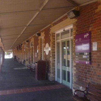 Stawell Railway Station - Platform - Train Stations Near Me - Stawell, VIC
