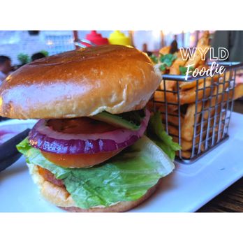 Kubo - Longanisa Burger - Filipino Near Me - Chicago, Illinois