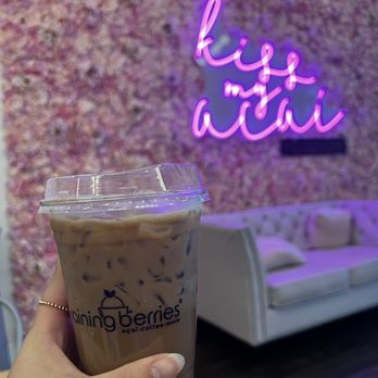 Raining Berries - Alafaya - S'mores Mocha Latte - Acai Bowls Near Me - Orlando, Florida Raining Berries - Alafaya - S'mores Mocha Latte - Acai Bowls Near Me - Orlando, Florida