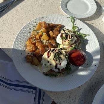 Lighthouse - Classic Benedict - Breakfast & Brunch Near Me - Newport Beach, California