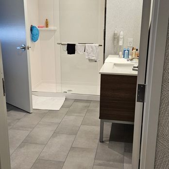 Home2 Suites by Hilton Las Vegas Henderson - Huge bathroom - Hotels Near Me - Henderson, Nevada