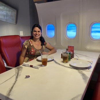 14 Bis Pizzeria - Airplane decor at table. - Pizza Near Me - Orlando, Florida