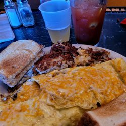 Jerzy’s Eagle Crest Bar - Mushroom, onion, tomatoes and cheese omelette, hash browns & Texas toast
