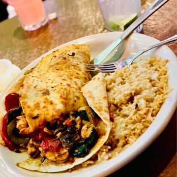El Bracero - Clarksville - Chicken Spinach and Mushroom Quesadilla with Fajita Veggies and side of rice - Mexican Near Me - Clarksville, Tennessee El Bracero - Clarksville - Chicken Spinach and Mushroom Quesadilla with Fajita Veggies and side of rice - Mexican Near Me - Clarksville, Tennessee