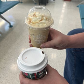 Starbucks - Flan iced latte and molten chocolate latte - Coffee & Tea Near Me - Cangrejo Arriba, Puerto Rico