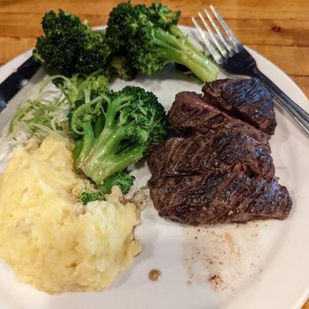 Fahrenheit 132 - Hanger steak, broccoli and mashed potatoes - Steakhouses Near Me - Fredericksburg, Virginia Fahrenheit 132 - Hanger steak, broccoli and mashed potatoes - Steakhouses Near Me - Fredericksburg, Virginia