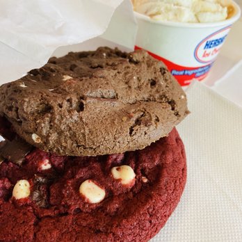 Scoops On 5th - Bakeries Near Me - Mt Dora, Florida