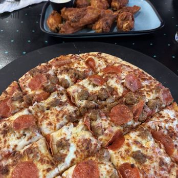 The Sportsbook Restaurant & Bar at River City Casino - Pizza and wings - American Near Me - St. Louis, Missouri