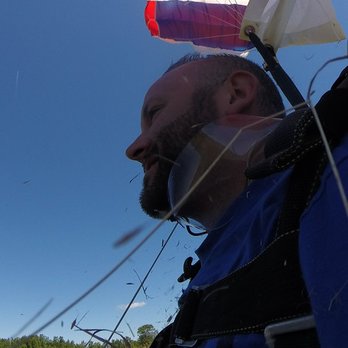 Eugene Skydivers - Comin' in hot! Legs up, UP! Nice and easy landing. - Skydiving Near Me - Creswell, Oregon