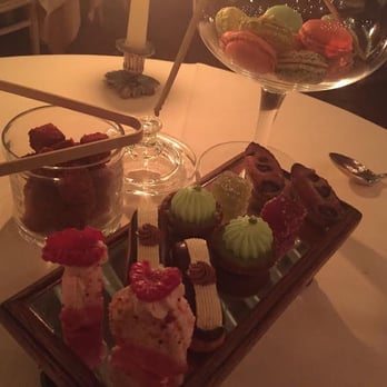 L'Oasis - After dinner housemade sweets to indulge yourself, traditional macarons, current paste and a beautiful set of small pastries - French Near Me - Mandelieu-La Napoule, 06