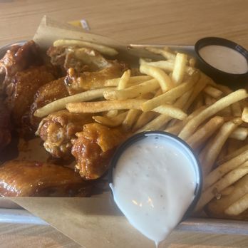 Buffalo Wild Wings - Lunch special - American Near Me - Fayetteville, North Carolina Buffalo Wild Wings - Lunch special - American Near Me - Fayetteville, North Carolina