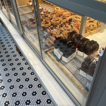 Paris Baguette - Inside - Bakeries Near Me - Chicago, Illinois