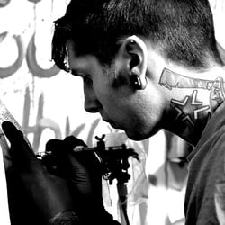 Andy's Tattoo- u. Piercingstudio - Flo -Tätowierer
