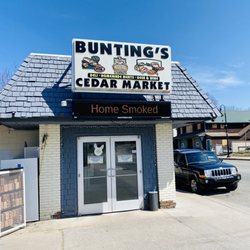Buntings Cedar Market - Outside