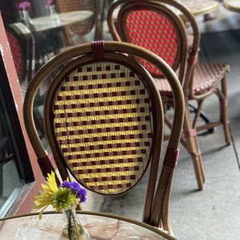 Cafe Intermezzo - Midtown - tables and chairs outside - Cafes Near Me - Atlanta, Georgia Cafe Intermezzo - Midtown - tables and chairs outside - Cafes Near Me - Atlanta, Georgia