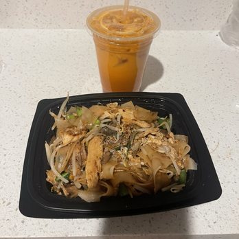 Cherry Thai Cafe - Drunken Noodles and Thai Thai Ice Tea - Thai Near Me - Aurora, Colorado