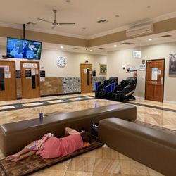 Pioneer Spa - Common area like I said, I'm not gonna be sitting well that girl is like sleeping