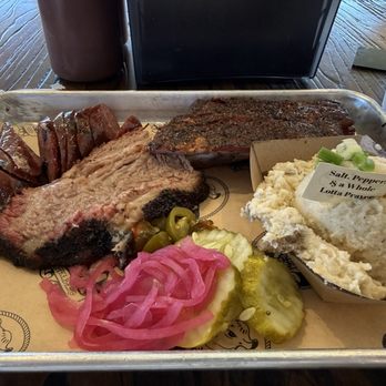 Helberg Barbecue - tray - Barbeque Near Me - Woodway, Texas