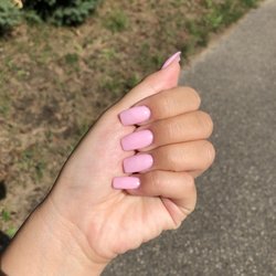 Luxor Nail & Spa - Acrylic set with shellac
