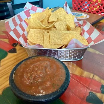 El Crucero - Comp chips and salsa - Mexican Near Me - Indianapolis, Indiana