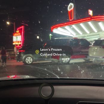 Leon's Frozen Custard - outside - Ice Cream & Frozen Yogurt Near Me - Milwaukee, Wisconsin