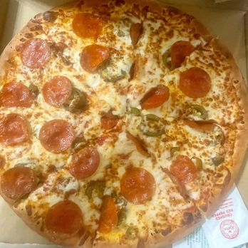 Tumby's Pizza - Medium Pizza with pepperoni, jalapeños and garlic - Pizza Near Me - Gardena, California Tumby's Pizza - Medium Pizza with pepperoni, jalapeños and garlic - Pizza Near Me - Gardena, California