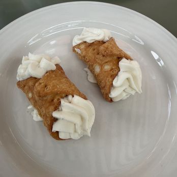 La Pecora Bianca - Cannoli - Italian Near Me - New York, New York La Pecora Bianca - Cannoli - Italian Near Me - New York, New York