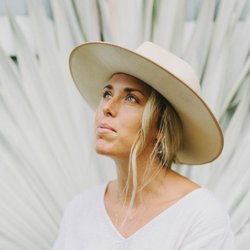 Zoey Esthetics - Aloha, my name is Zoey Kemp I am a licensed Esthetician and Acne Specialist. I look forward to meeting you!