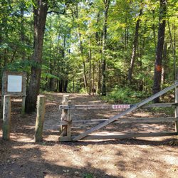 McLean Game Refuge - Entrance to trail
