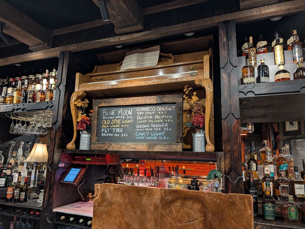 Annie Oakley's Logo