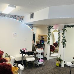 Royal Nails Salon - Brighter
