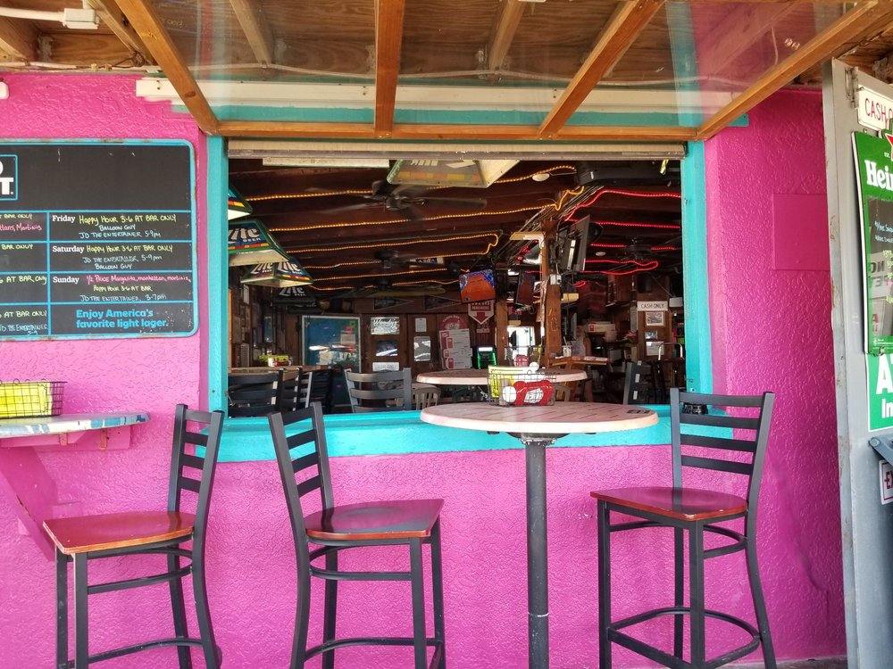Woodys Waterfront Cafe and Beach Bar