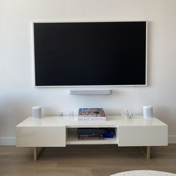 Blossom Hill TV - Down Town San Jose Installation.
Samsung Frame TV, Sonos Beam and 2 Sonos 1SL Speakers - Home Theatre Installation Near Me - San Jose, California Blossom Hill TV - Down Town San Jose Installation.
Samsung Frame TV, Sonos Beam and 2 Sonos 1SL Speakers - Home Theatre Installation Near Me - San Jose, California