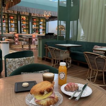 Bar Centro by José Andrés - Cocktail Bars Near Me - Las Vegas, Nevada Bar Centro by José Andrés - Cocktail Bars Near Me - Las Vegas, Nevada