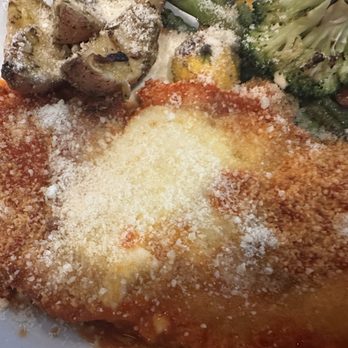 Italianissimo Trattoria - Chicken Parmesan - very dry chicken, no seasoning, no crunch in the breading - Italian Near Me - Chula Vista, California