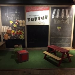Evergreenz - Kids corner with black boards to draw on