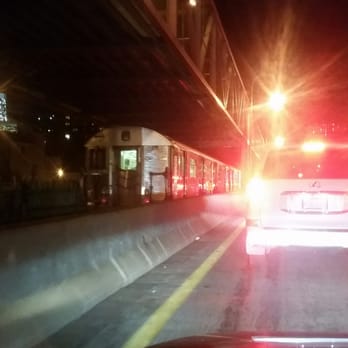 Williamsburg Bridge - Stuck in traffic - Landmarks & Historical Buildings Near Me Williamsburg Bridge - Stuck in traffic - Landmarks & Historical Buildings Near Me