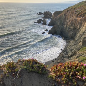 Mussel Rock Park - Cliff side - Beaches Near Me - Daly City, California Mussel Rock Park - Cliff side - Beaches Near Me - Daly City, California