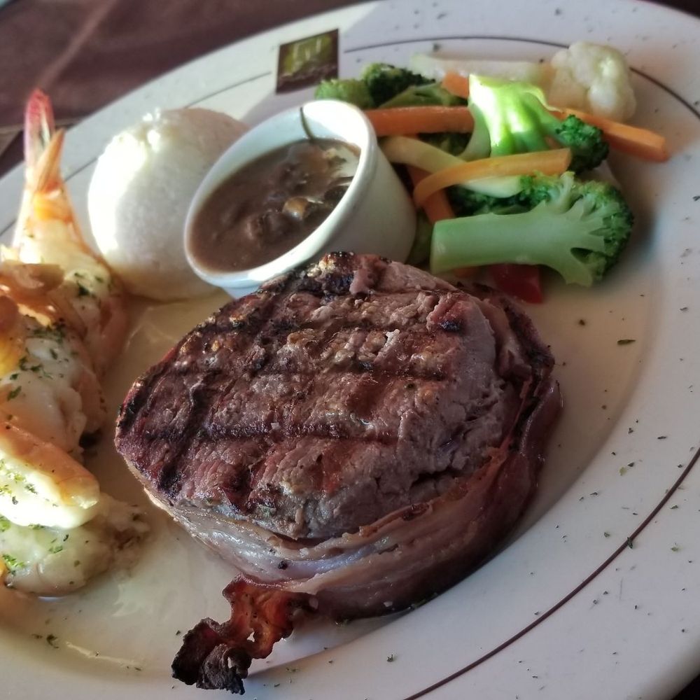 Puerta Vieja - Fillet with shrimp. Comes with mashed potato and vegetables with bread and butter on the side. - Mexican Near Me - Cabo San Lucas, BCS Puerta Vieja - Fillet with shrimp. Comes with mashed potato and vegetables with bread and butter on the side. - Mexican Near Me - Cabo San Lucas, BCS
