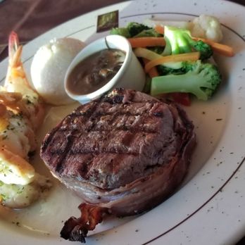 Puerta Vieja - Fillet with shrimp. Comes with mashed potato and vegetables with bread and butter on the side. - Mexican Near Me - Cabo San Lucas, BCS Puerta Vieja - Fillet with shrimp. Comes with mashed potato and vegetables with bread and butter on the side. - Mexican Near Me - Cabo San Lucas, BCS