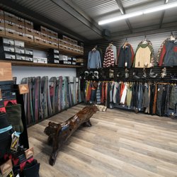 Dreamruns - Sick selection of boards and bindings and boots.