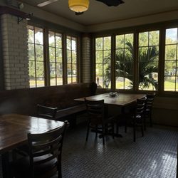 Cappy's Pizzeria - Inside