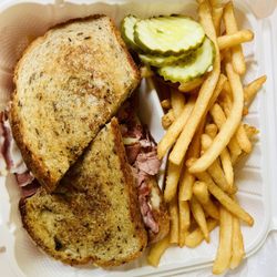 Juke Box Diner - Annandale - Rueben!!! Quick late lunch!