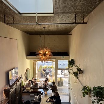 Howells - people sitting at a bar in a restaurant - Wine Bars Near Me - San Francisco, California Howells - people sitting at a bar in a restaurant - Wine Bars Near Me - San Francisco, California